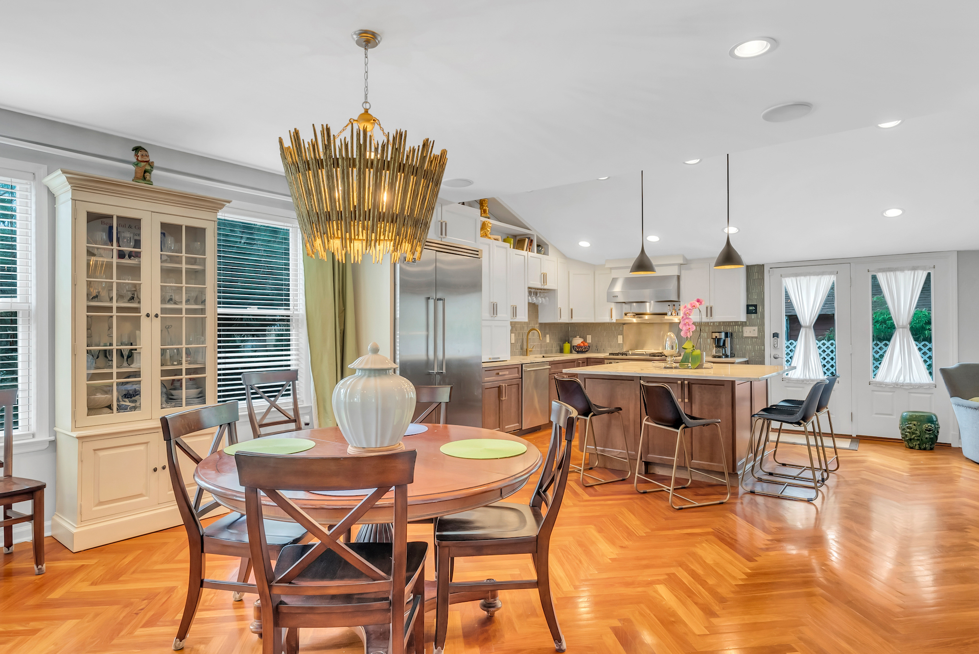 Kitchen interior with wide view